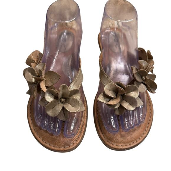 boc Shoes - BOC Gold Floral Embellished Leather Thong Sandals Womens Size 7
